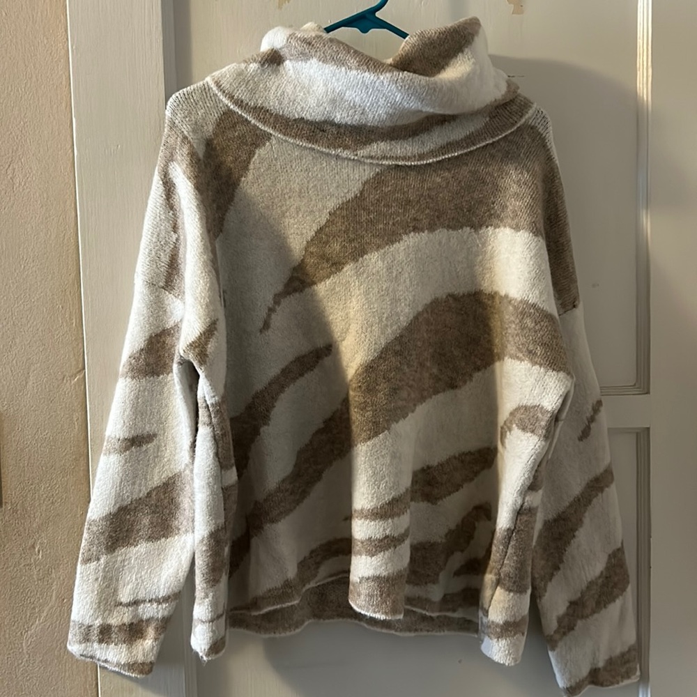 DONATING SOON - MAKE OFFERS! 
Debut Sweater